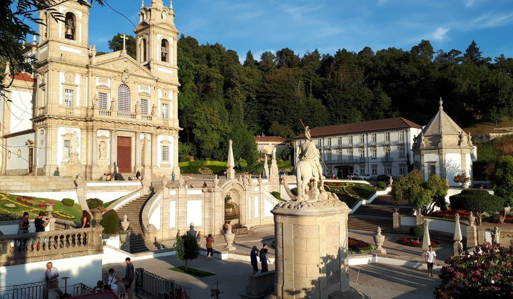 Braga: Catedral, História e Beleza em Portugal
