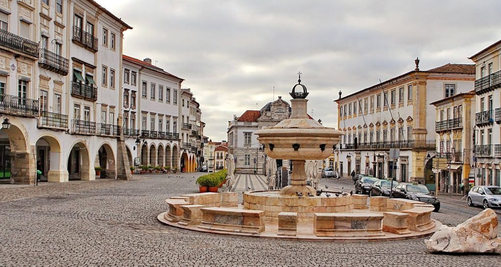 Évora: Cidade Histórica em Portugal com Património UNESCO e Arquitetura Romana